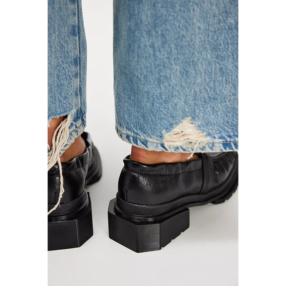 NEW FREE PEOPLE Dr. Martens Maybole Loafer CHUNKY BLOCKY Black Leather SIZE 5